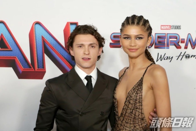 湯姆被發現讚好一篇提及「矮小的男性有更多性愛」的科學文章。